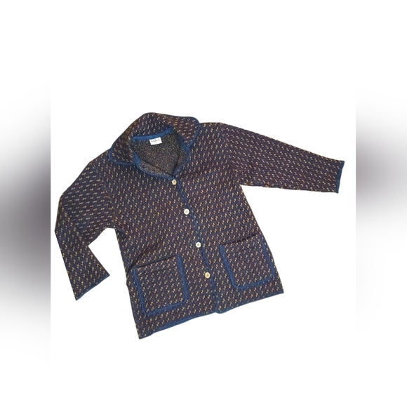 Via Sweaters - Islandic Wool Jacket Wooden Buttons Patch Pockets